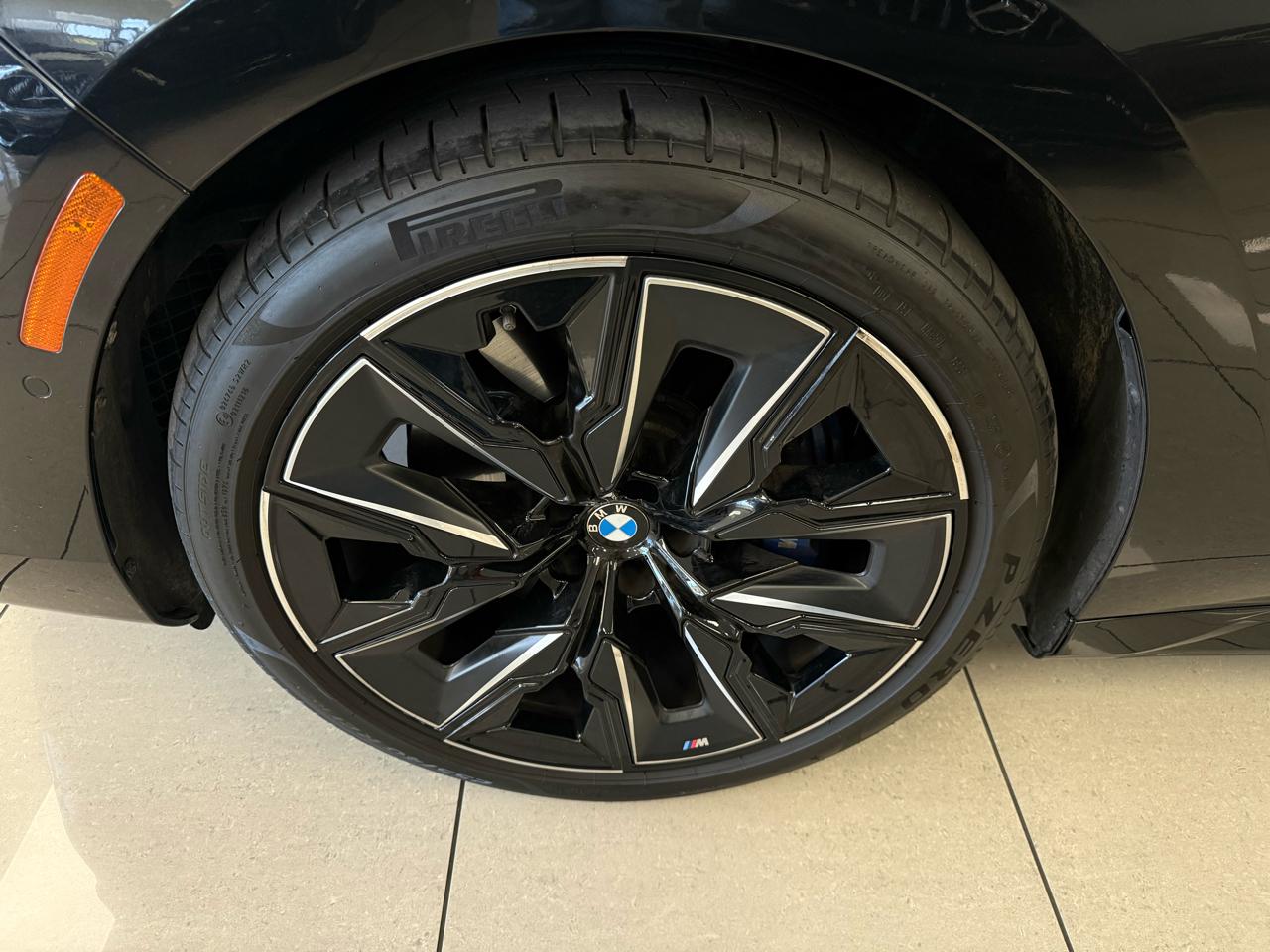 BMW 7-Series 760i xDrive 2023