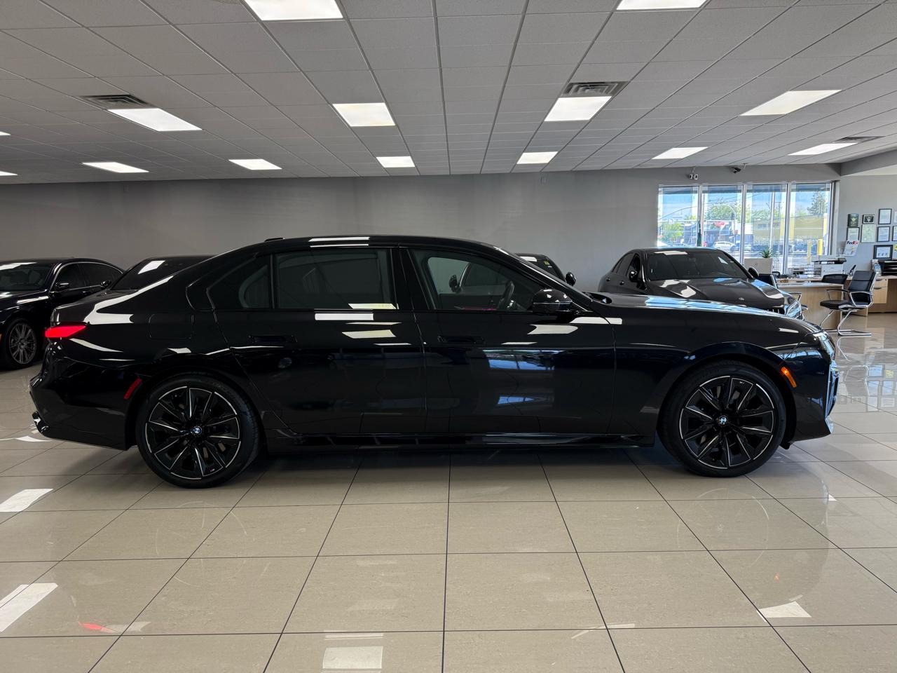 BMW 7-Series 760i xDrive 2023