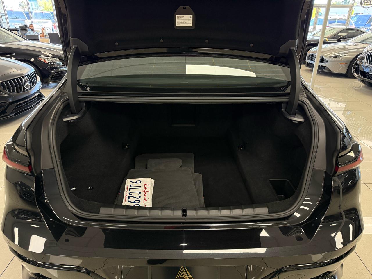 BMW 7-Series 760i xDrive 2023