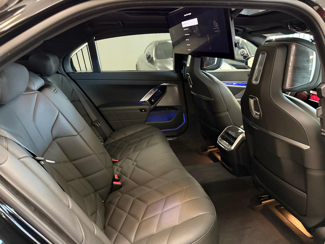 BMW 7-Series 760i xDrive 2023