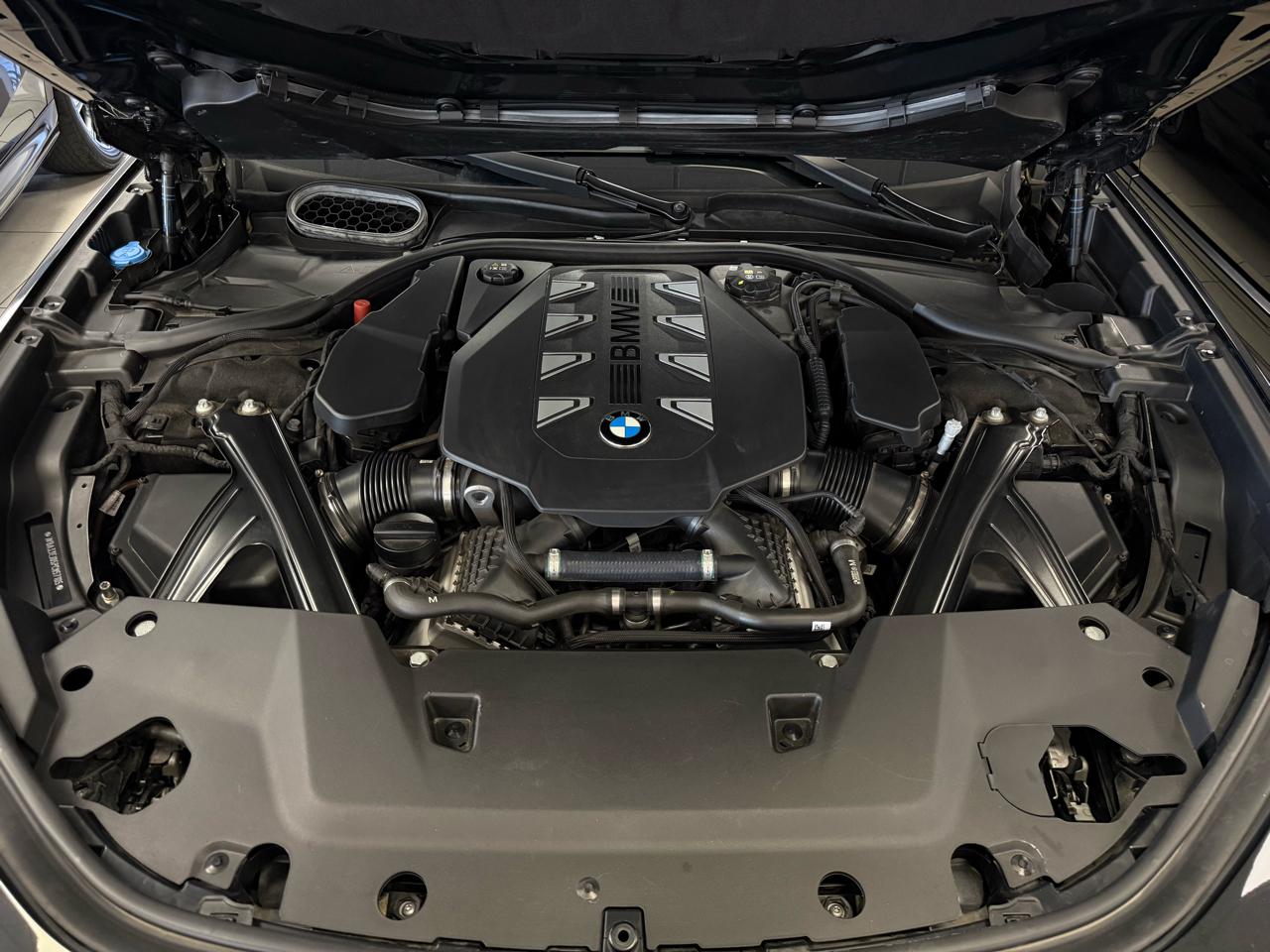 BMW 7-Series 760i xDrive 2023