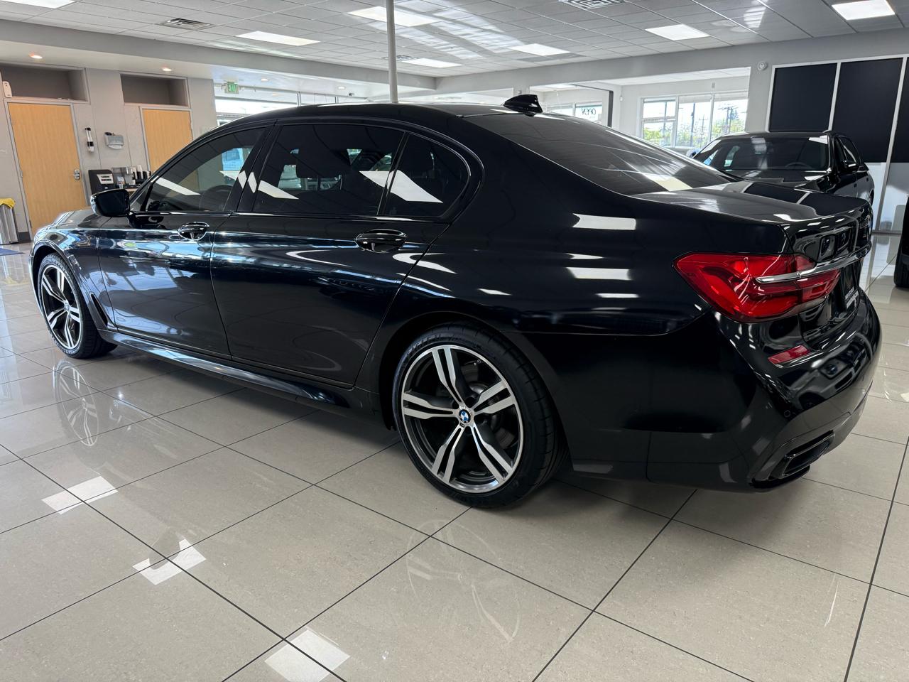 BMW 7-Series 750i 2018