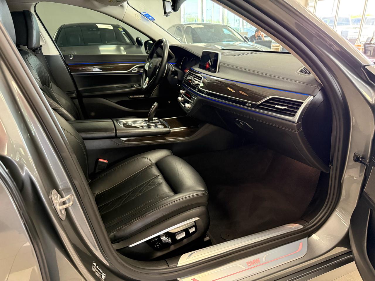 BMW 7-Series 740i 2016