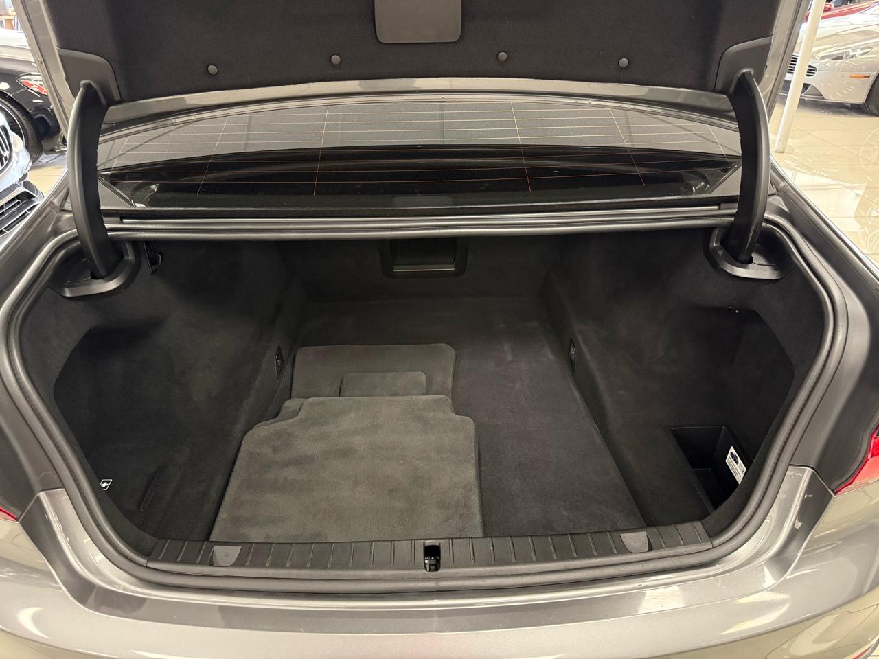 BMW 7-Series 740i 2016