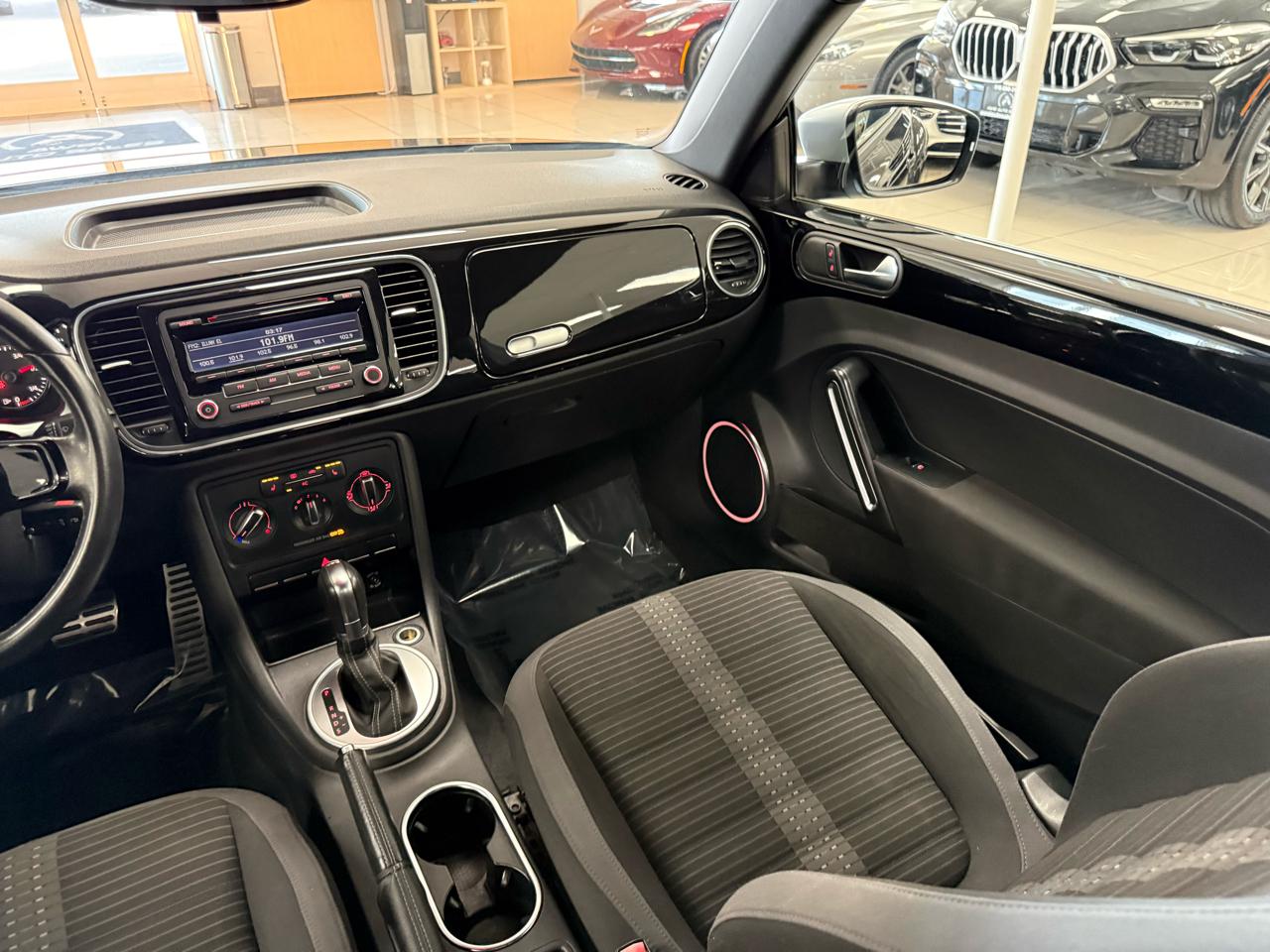 Volkswagen Beetle 2.0T Turbo 2012