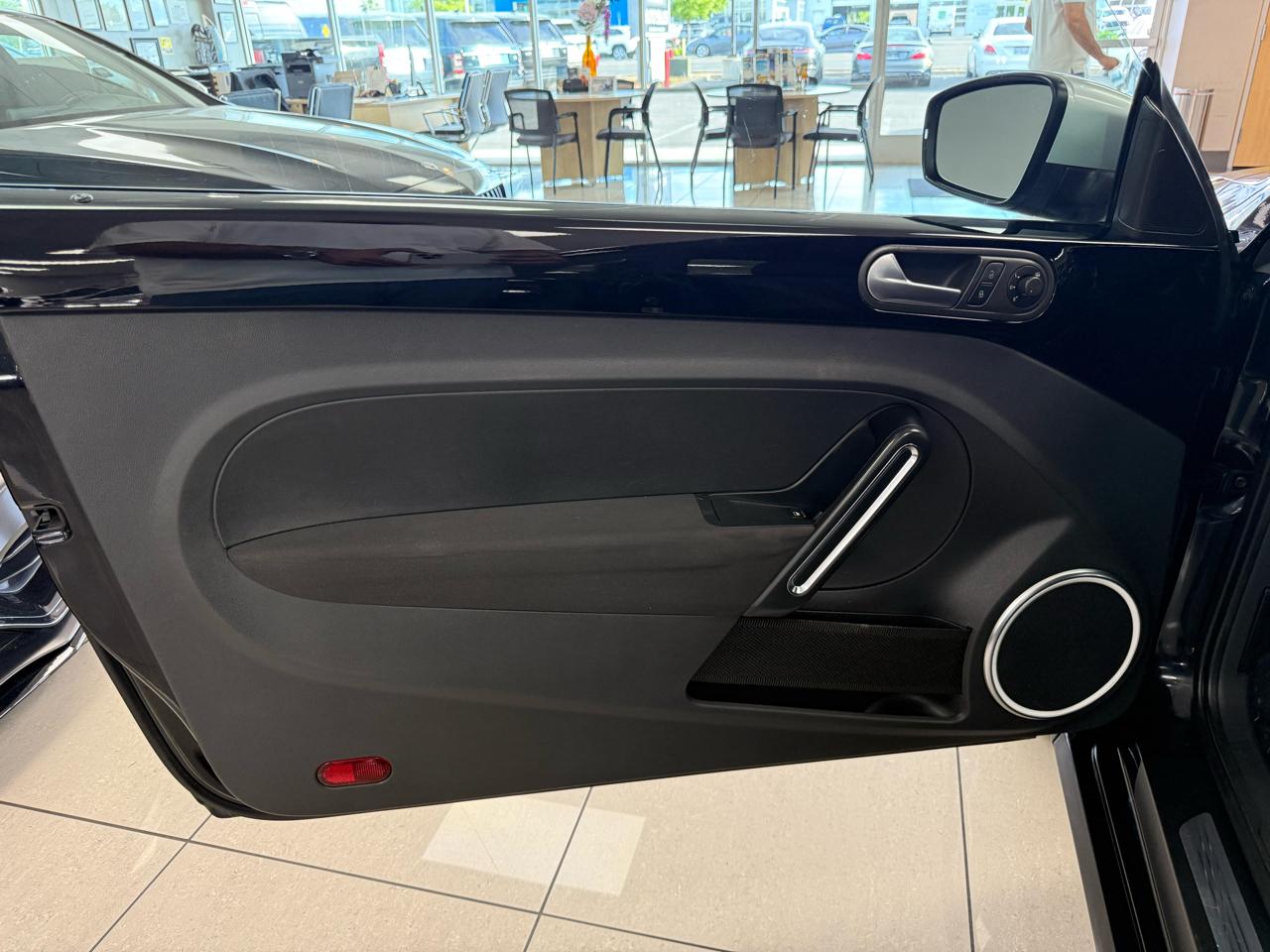 Volkswagen Beetle 2.0T Turbo 2012