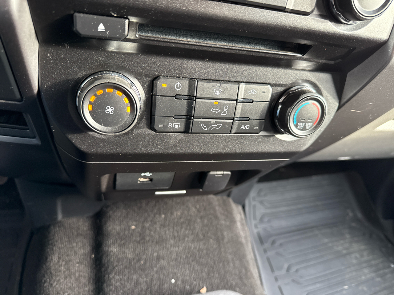 Ford F-150 4WD SuperCab 145" XLT 2018