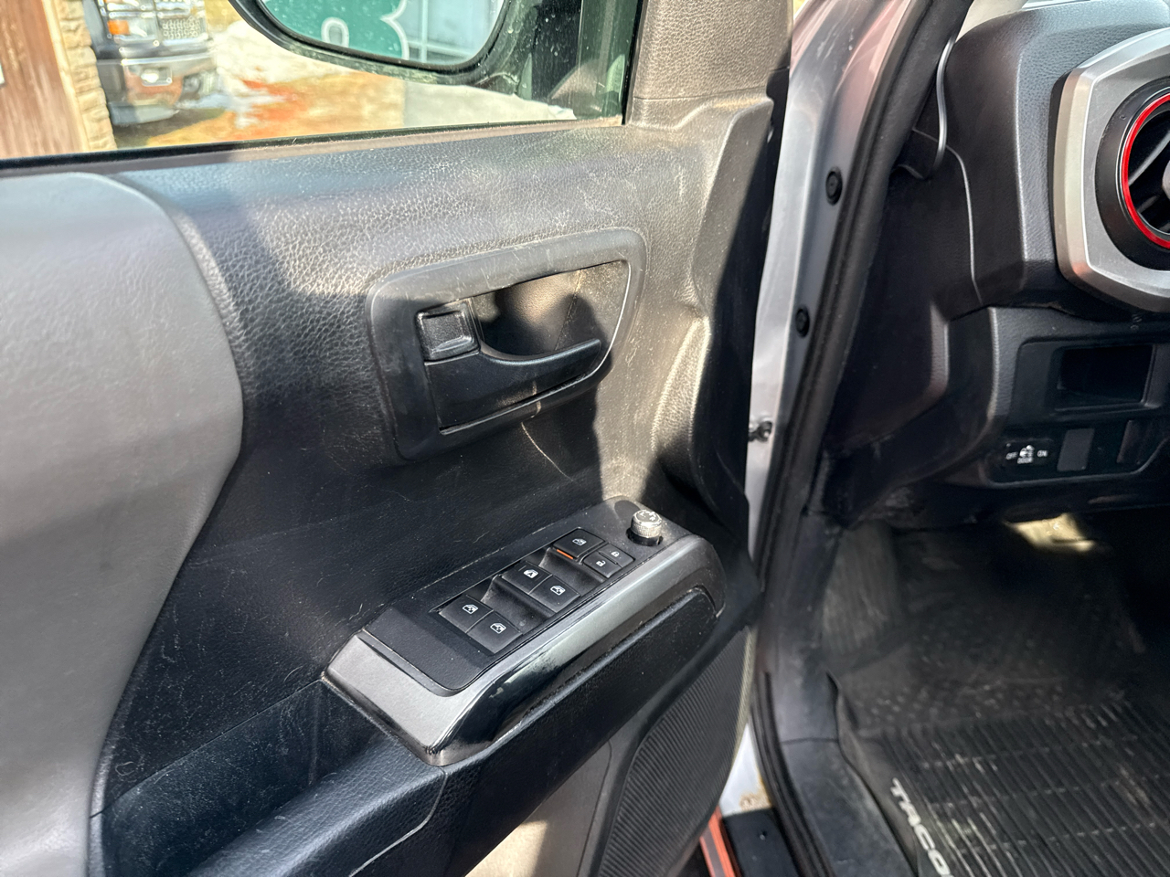 Toyota Tacoma SR5 Double Cab Super Long Bed V6 6AT 4WD 2017