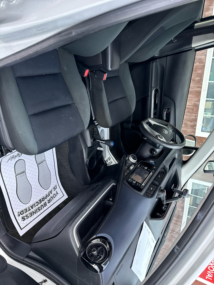 Toyota Prius c Four 2015