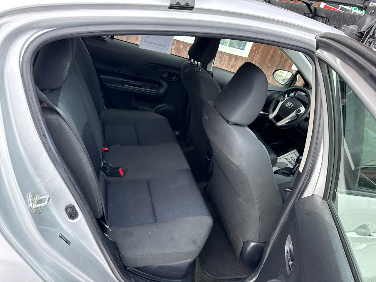 Toyota Prius c Four 2015