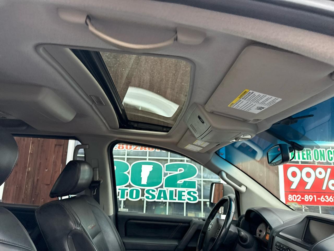 Nissan Titan SV Crew Cab 4WD 2012