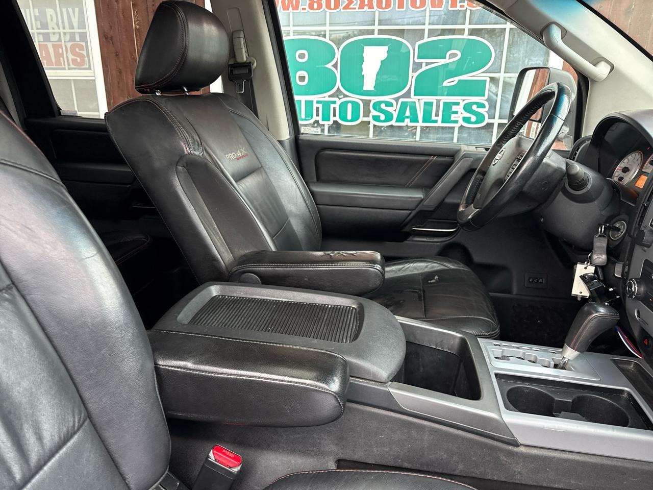 Nissan Titan SV Crew Cab 4WD 2012