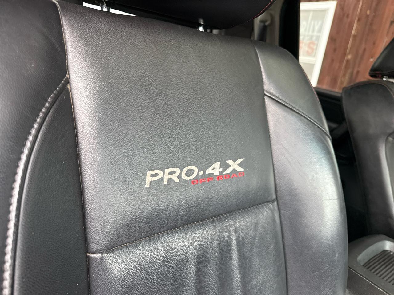 Nissan Titan SV Crew Cab 4WD 2012