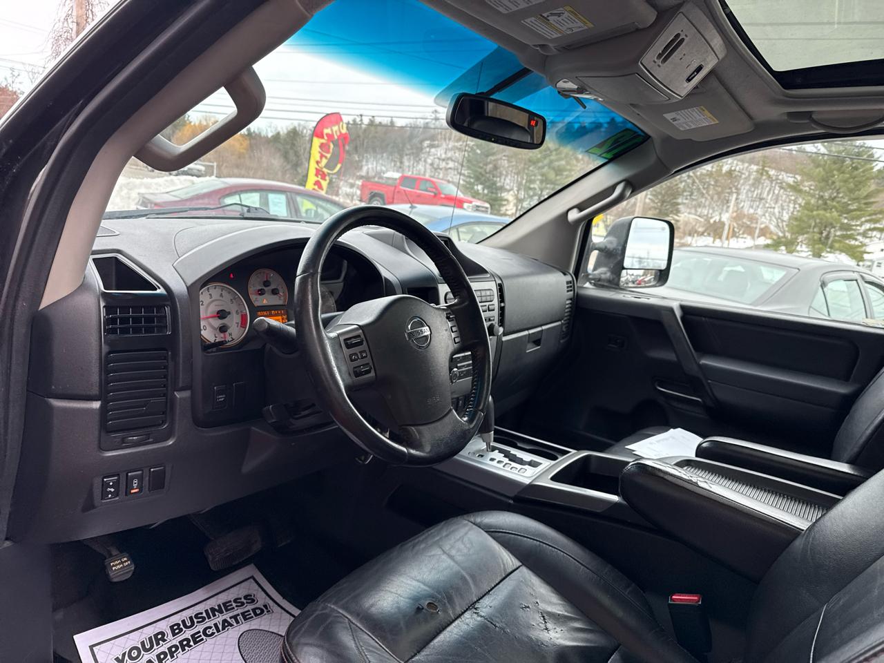 Nissan Titan SV Crew Cab 4WD 2012