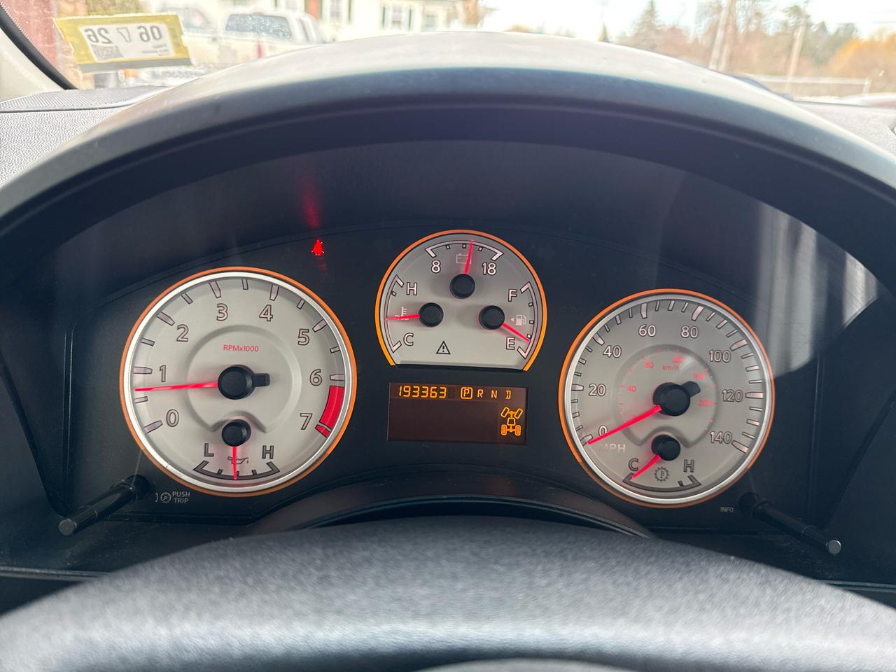 Nissan Titan SV Crew Cab 4WD 2012