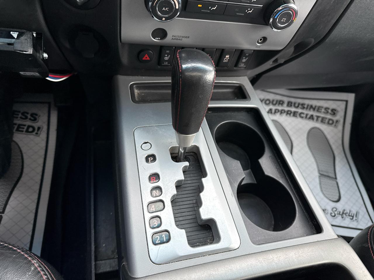 Nissan Titan SV Crew Cab 4WD 2012