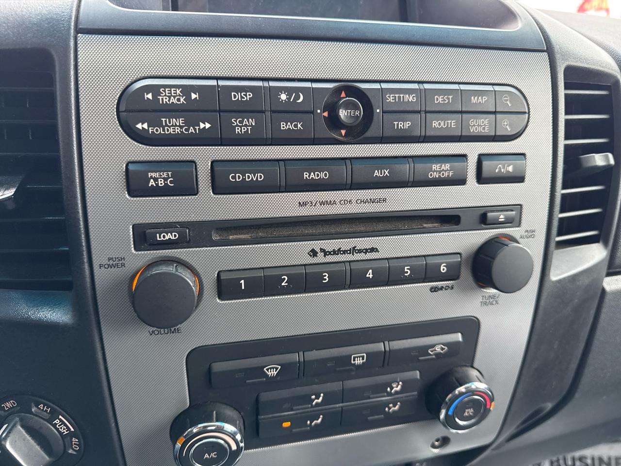 Nissan Titan SV Crew Cab 4WD 2012