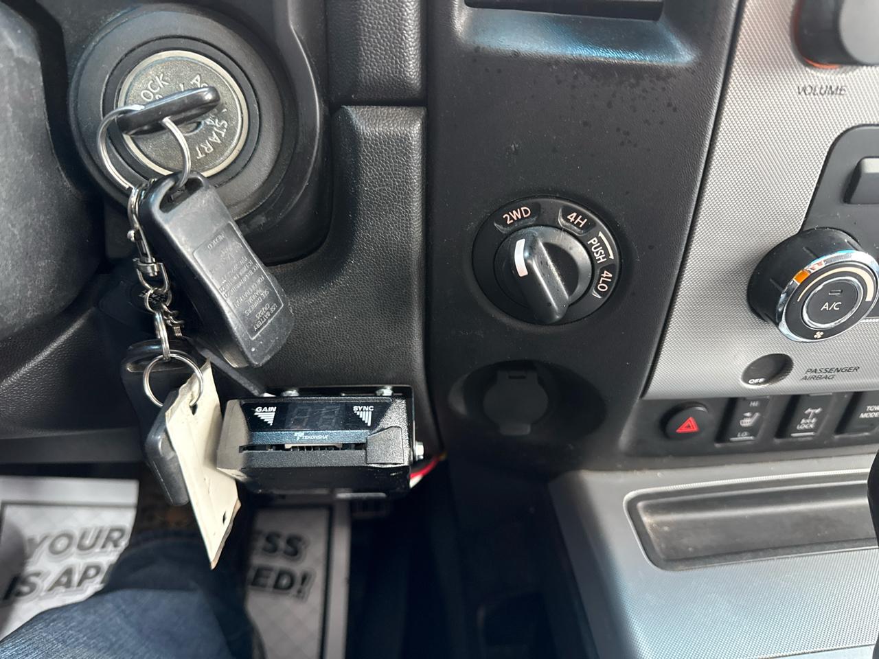 Nissan Titan SV Crew Cab 4WD 2012