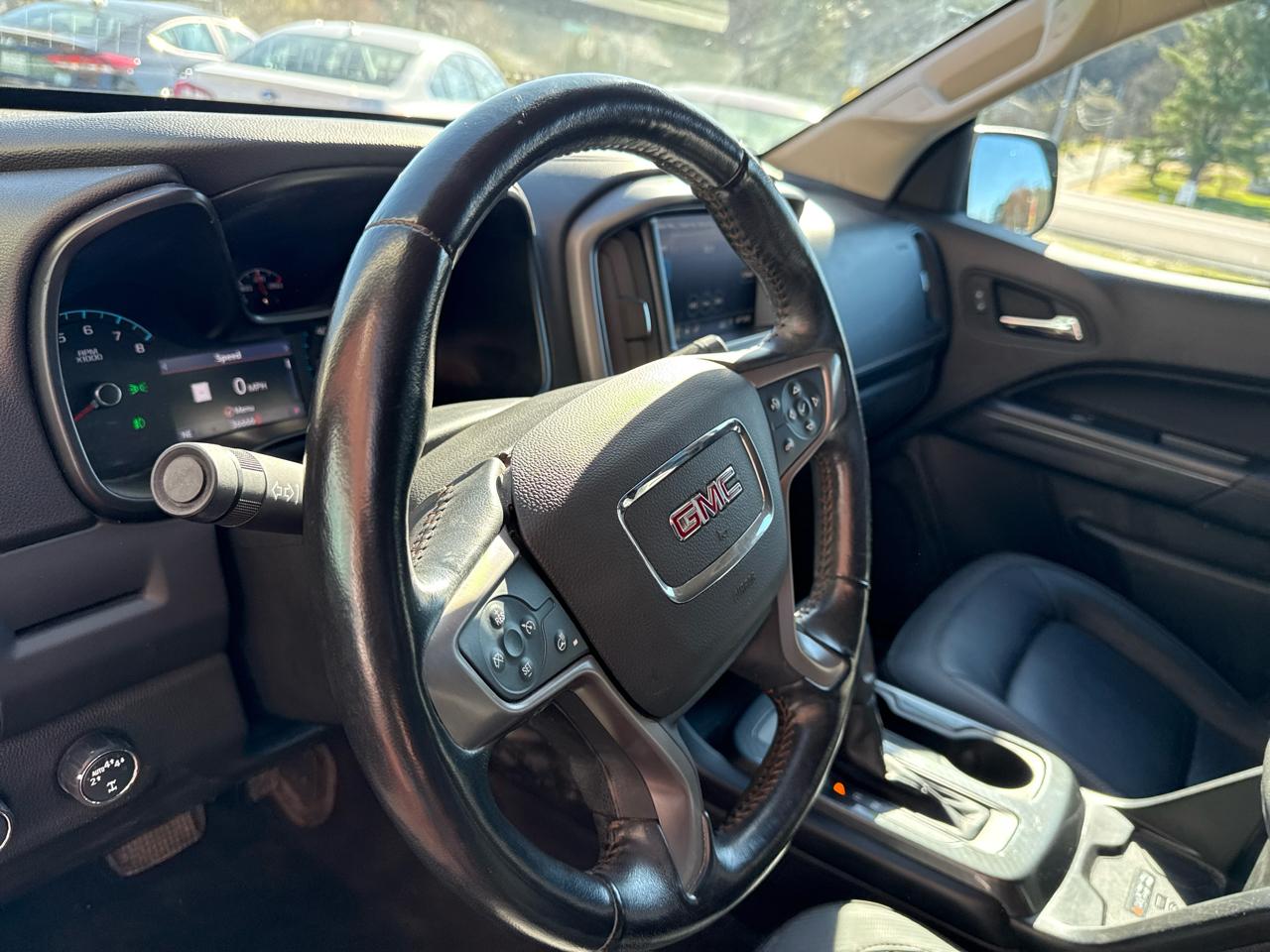 GMC Canyon AT4 Crew Cab w/Leather 4WD 2021