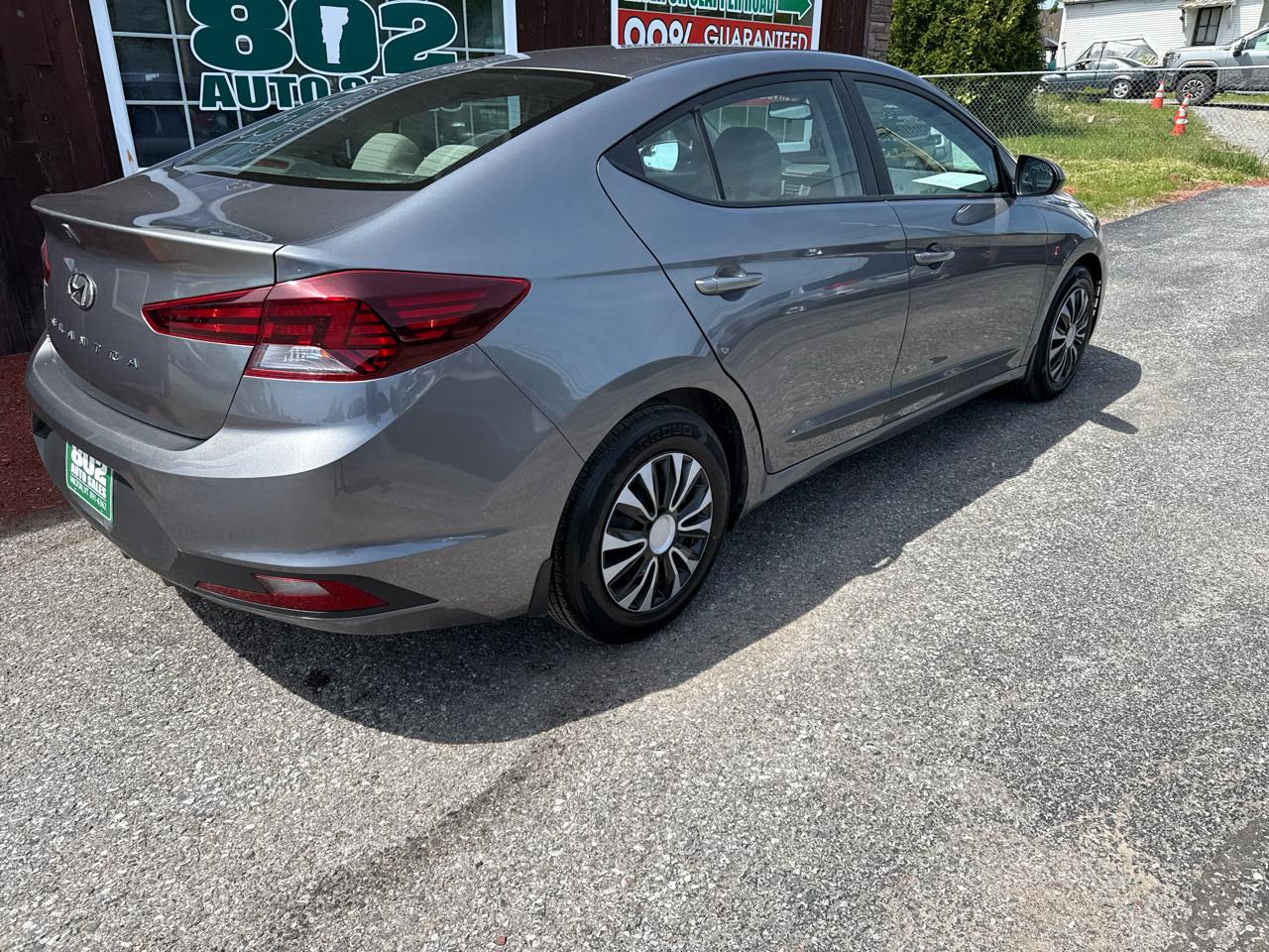 Hyundai Elantra SE 6AT 2019