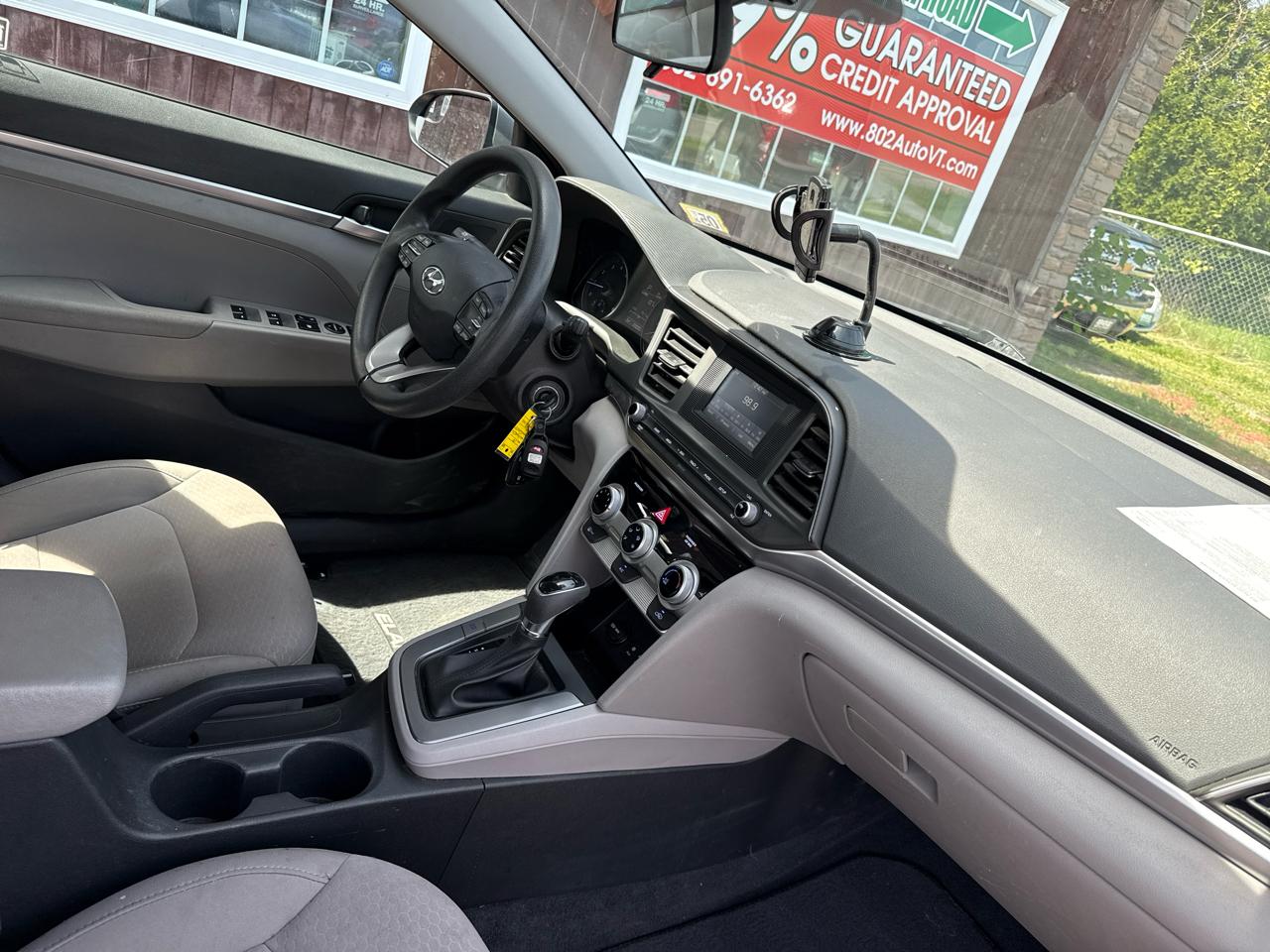 Hyundai Elantra SE 6AT 2019