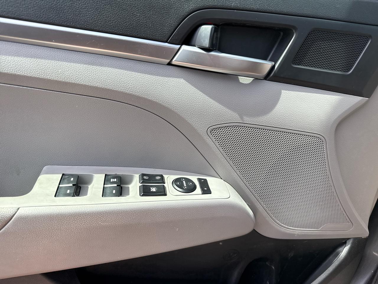Hyundai Elantra SE 6AT 2019