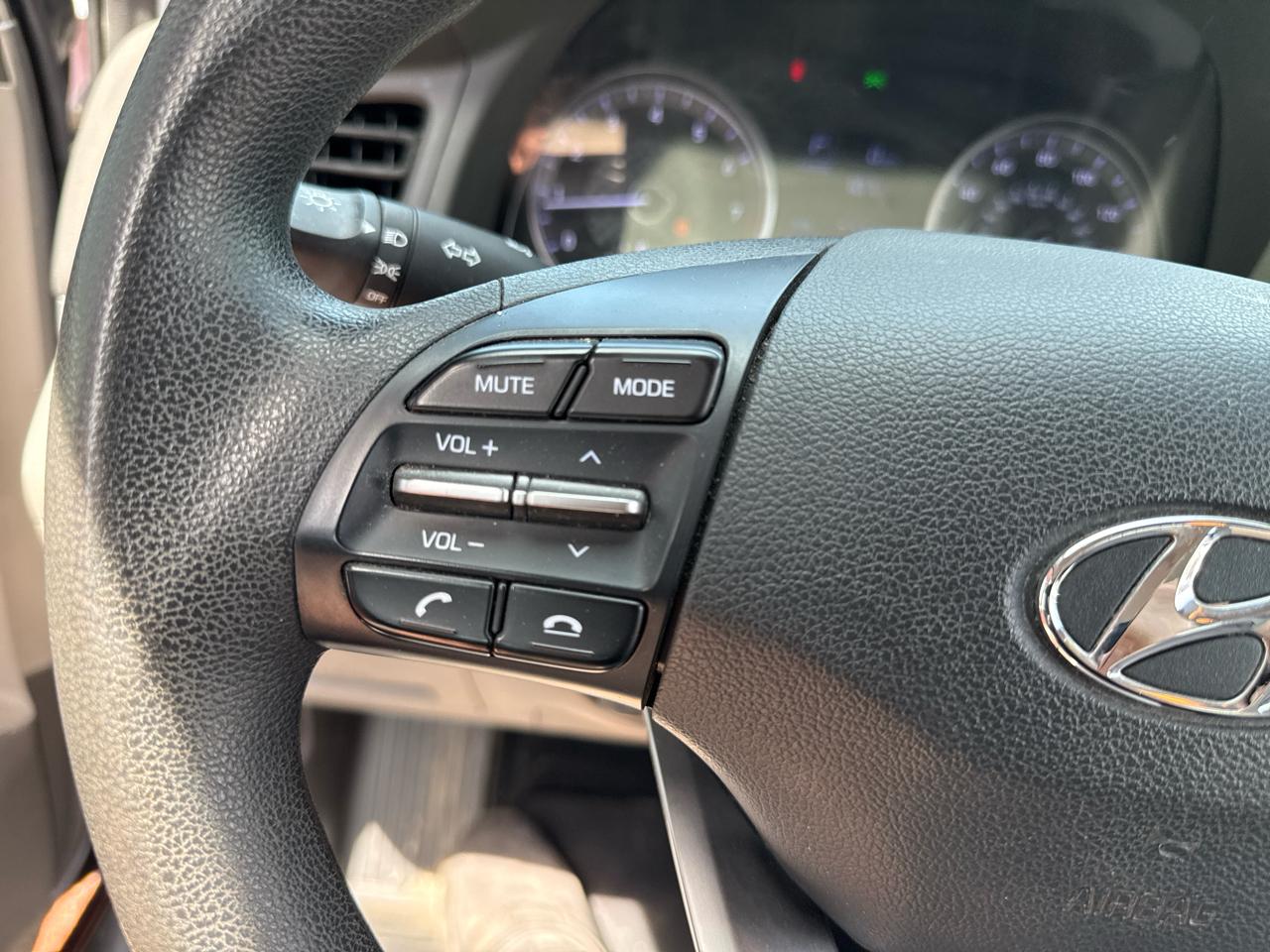 Hyundai Elantra SE 6AT 2019