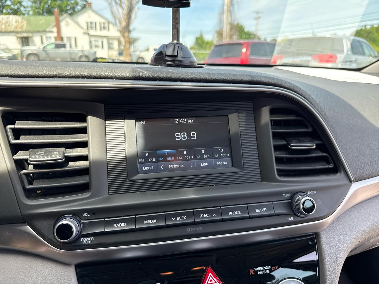 Hyundai Elantra SE 6AT 2019