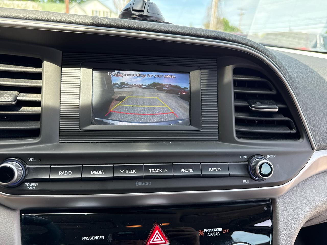 Hyundai Elantra SE 6AT 2019