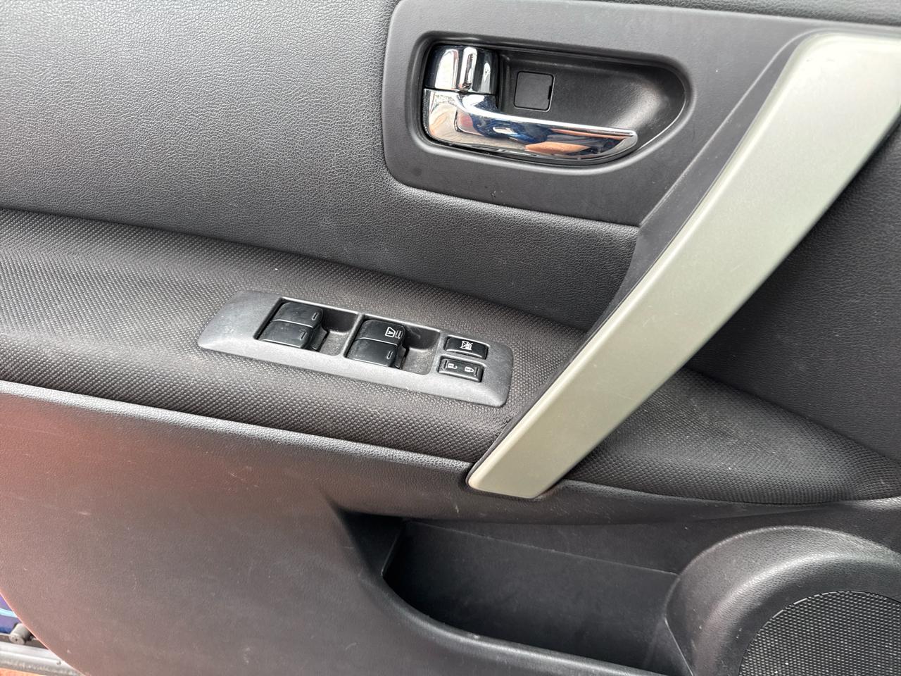 Nissan Rogue S AWD 2011