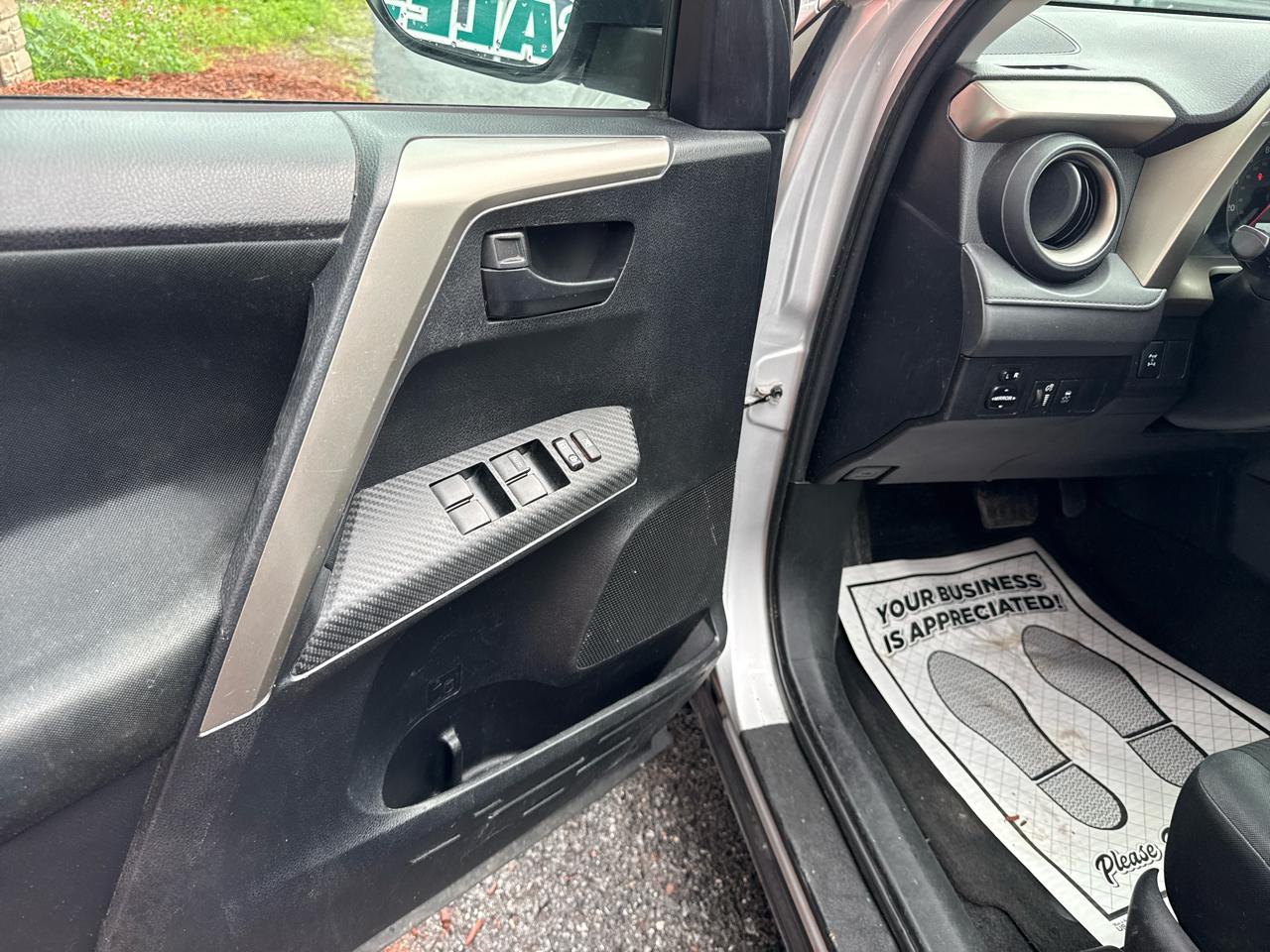 Toyota RAV4 LE AWD 2015