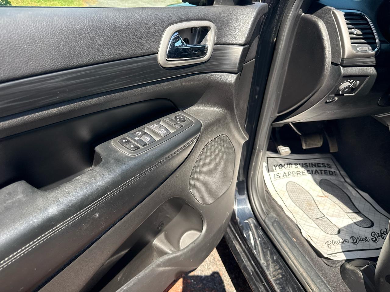 Jeep Grand Cherokee Laredo 4WD 2020