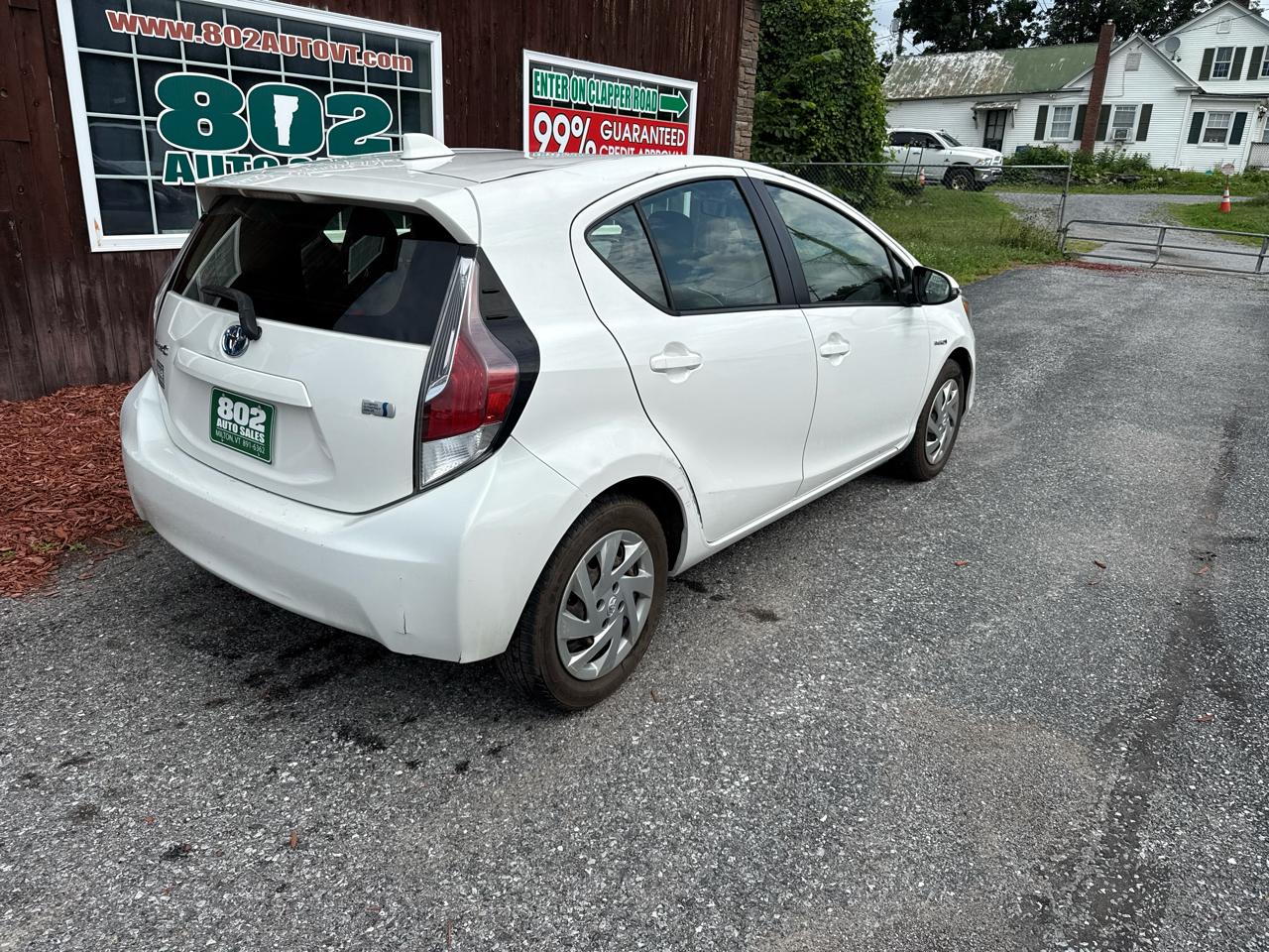 Toyota Prius c Four 2015