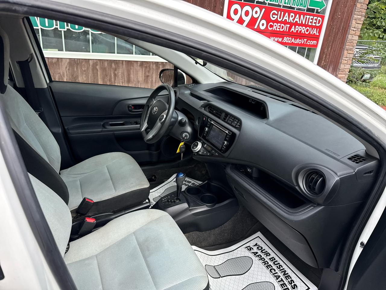 Toyota Prius c Four 2015