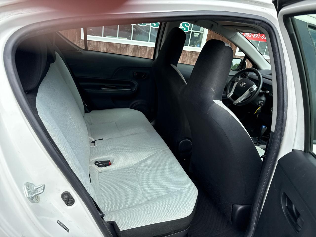 Toyota Prius c Four 2015