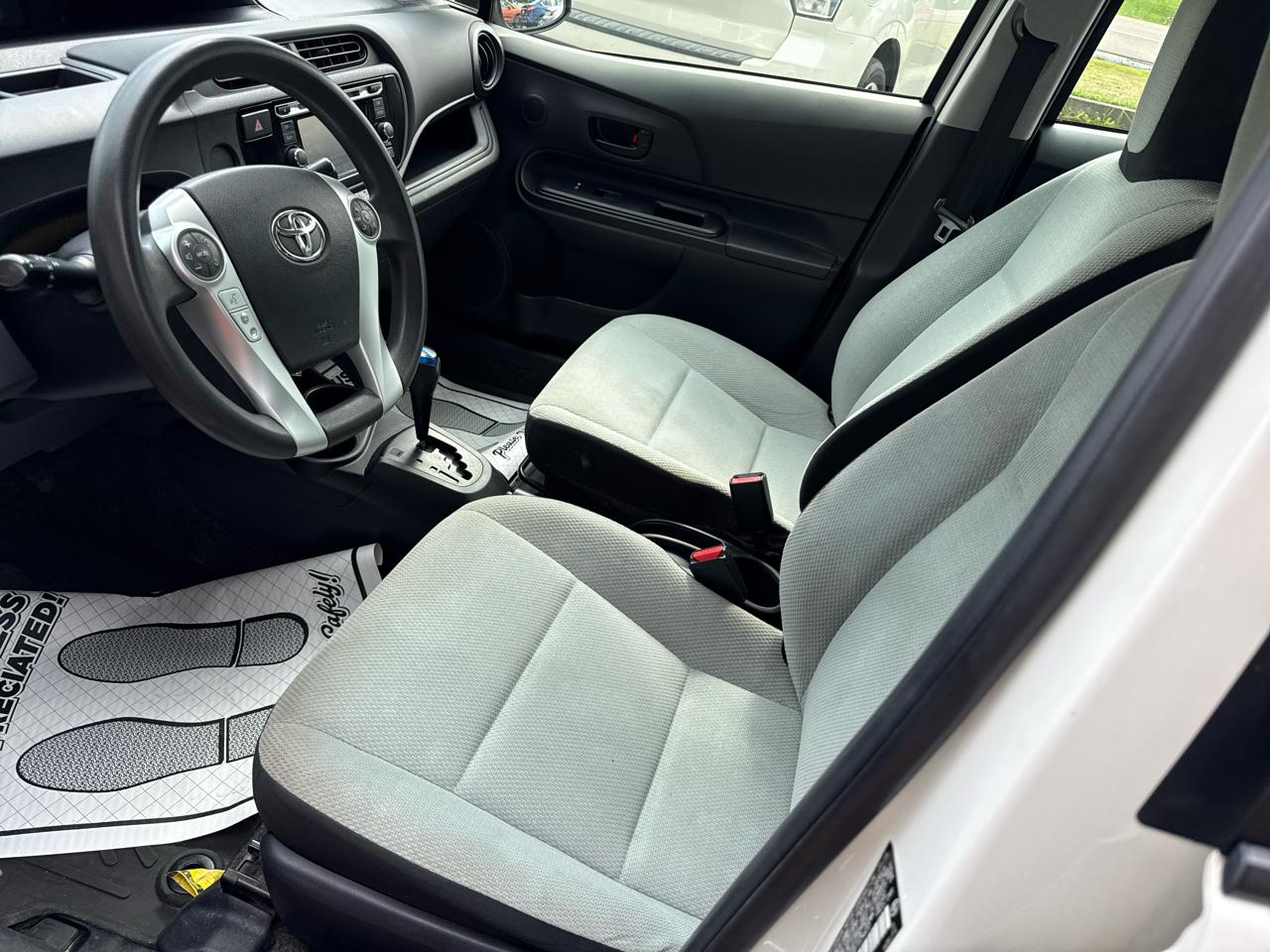 Toyota Prius c Four 2015