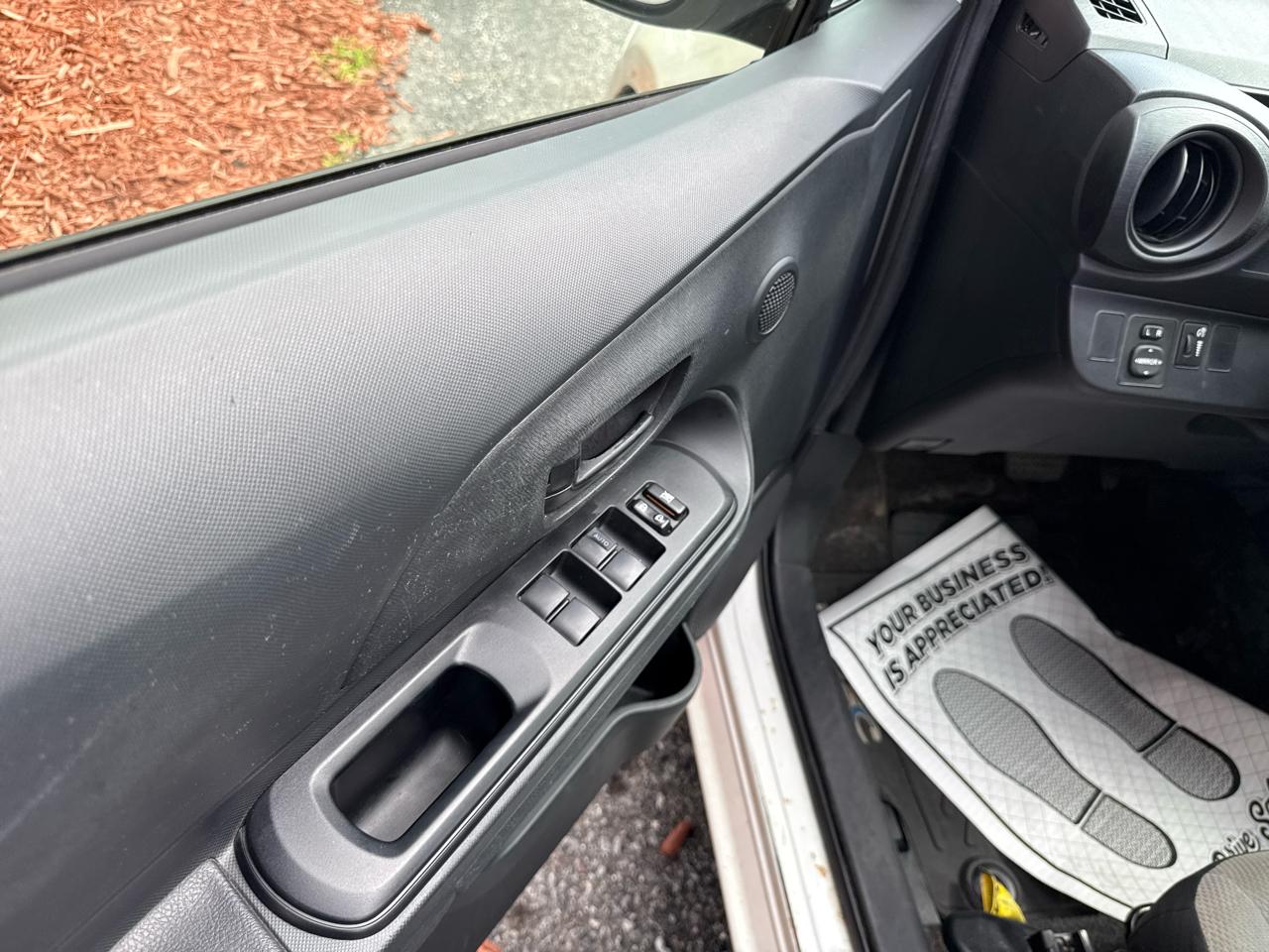 Toyota Prius c Four 2015