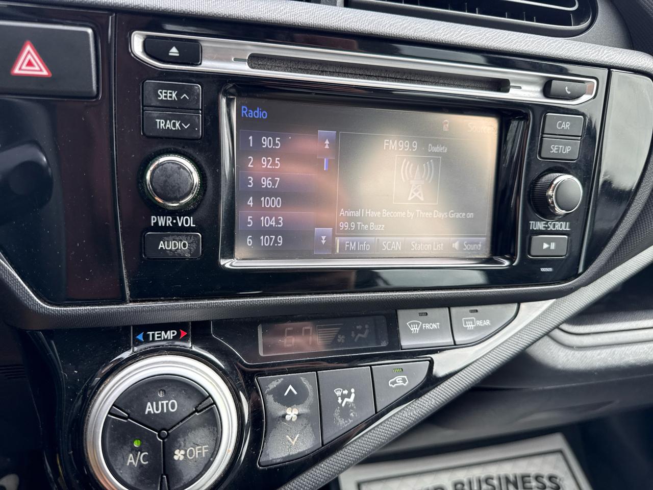 Toyota Prius c Four 2015