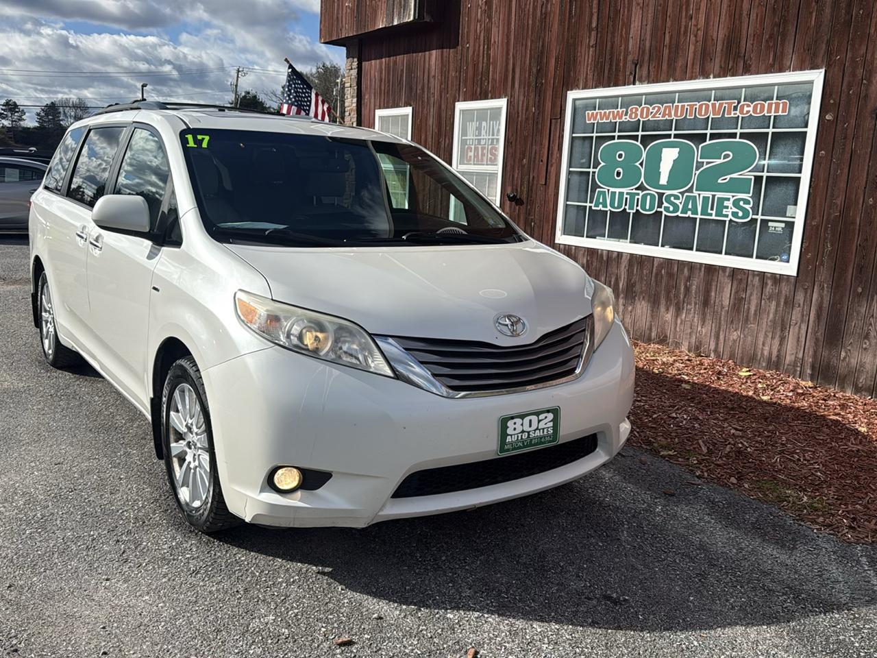 Toyota Sienna XLE 7-Passenger AWD 2017