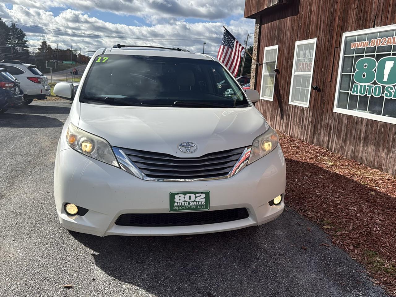 Toyota Sienna XLE 7-Passenger AWD 2017