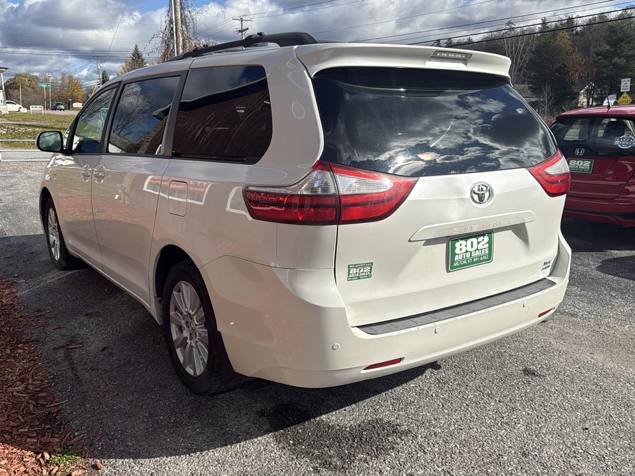 Toyota Sienna XLE 7-Passenger AWD 2017