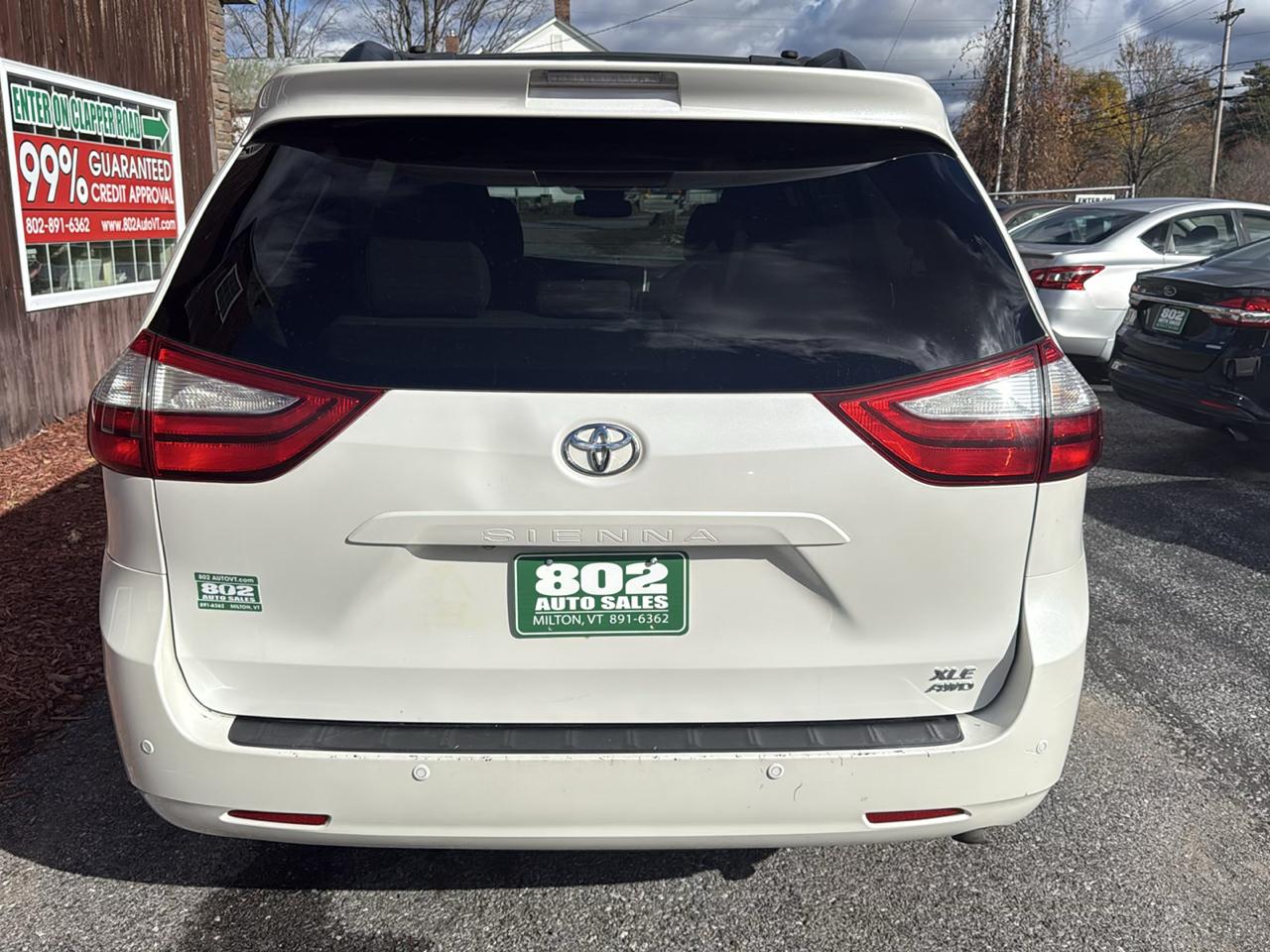Toyota Sienna XLE 7-Passenger AWD 2017