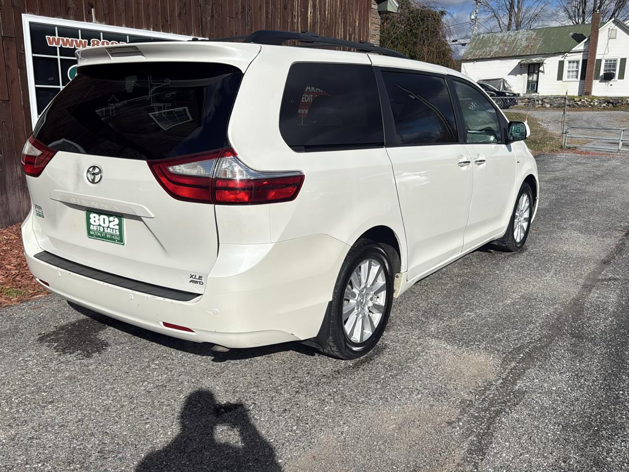 Toyota Sienna XLE 7-Passenger AWD 2017