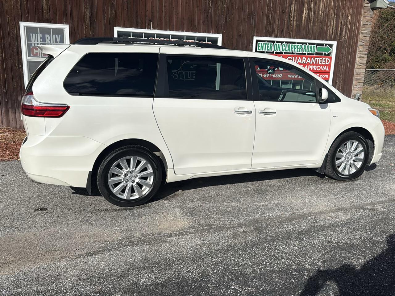 Toyota Sienna XLE 7-Passenger AWD 2017
