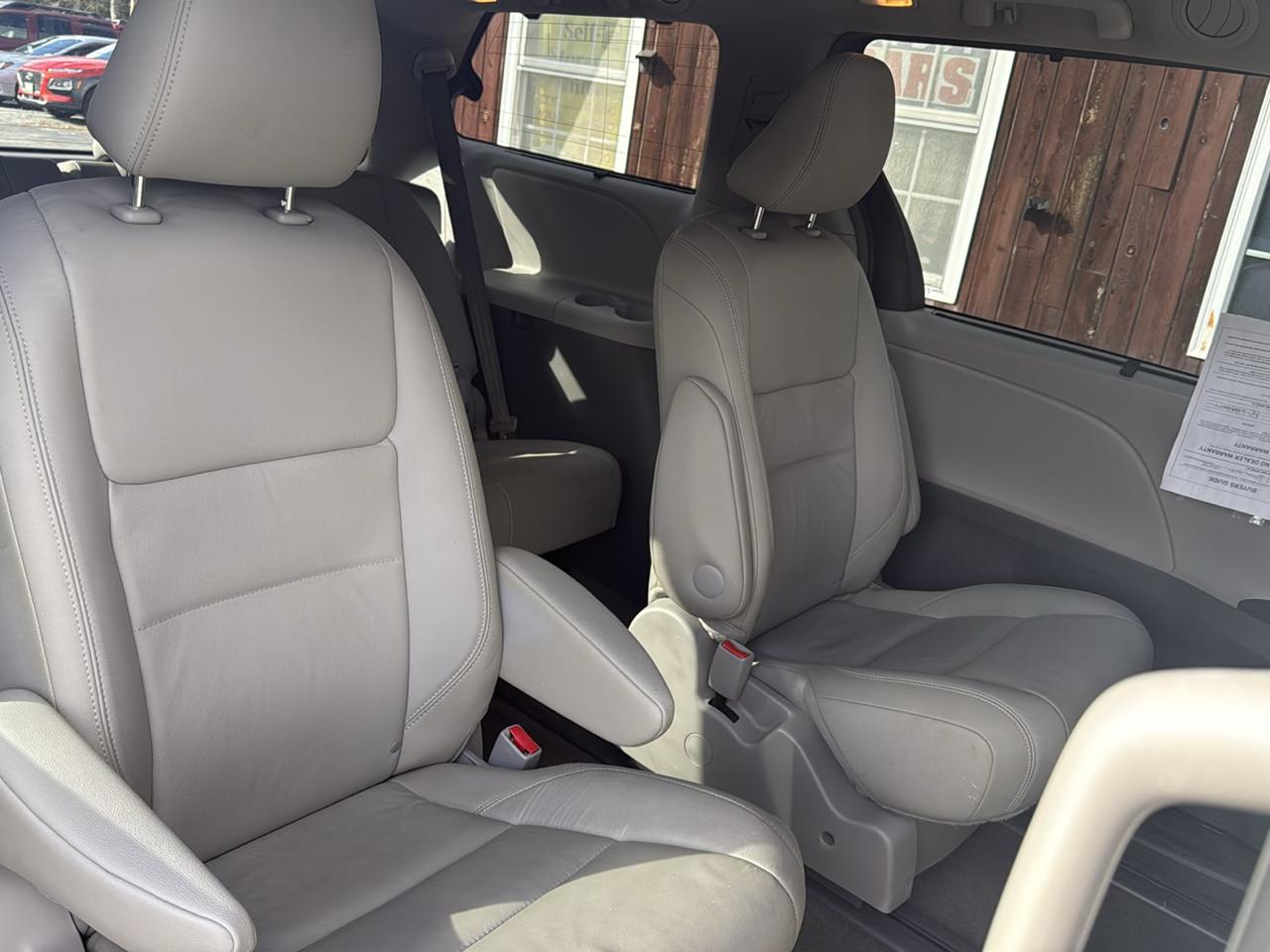 Toyota Sienna XLE 7-Passenger AWD 2017