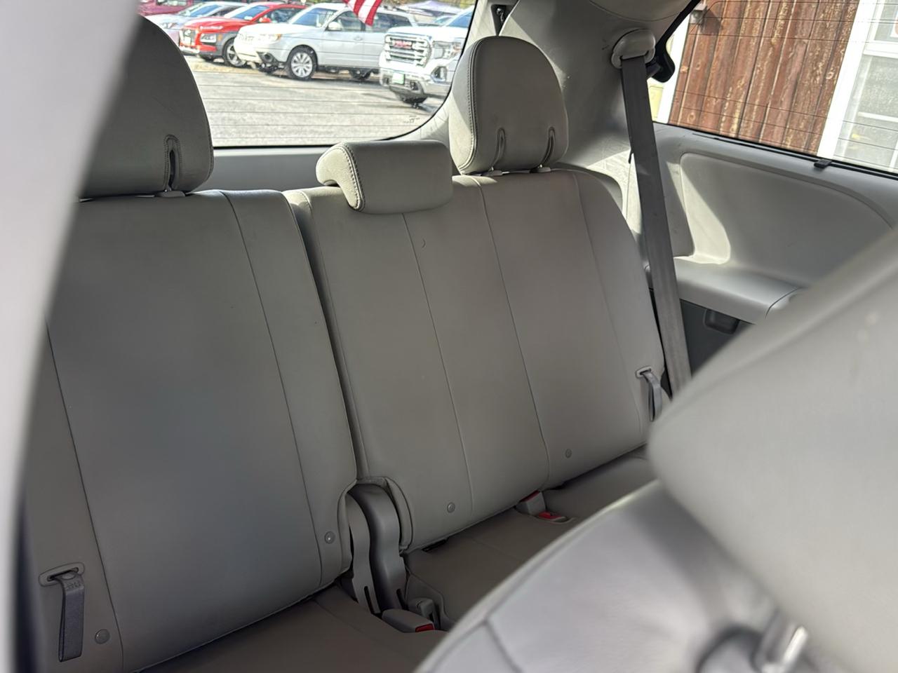 Toyota Sienna XLE 7-Passenger AWD 2017
