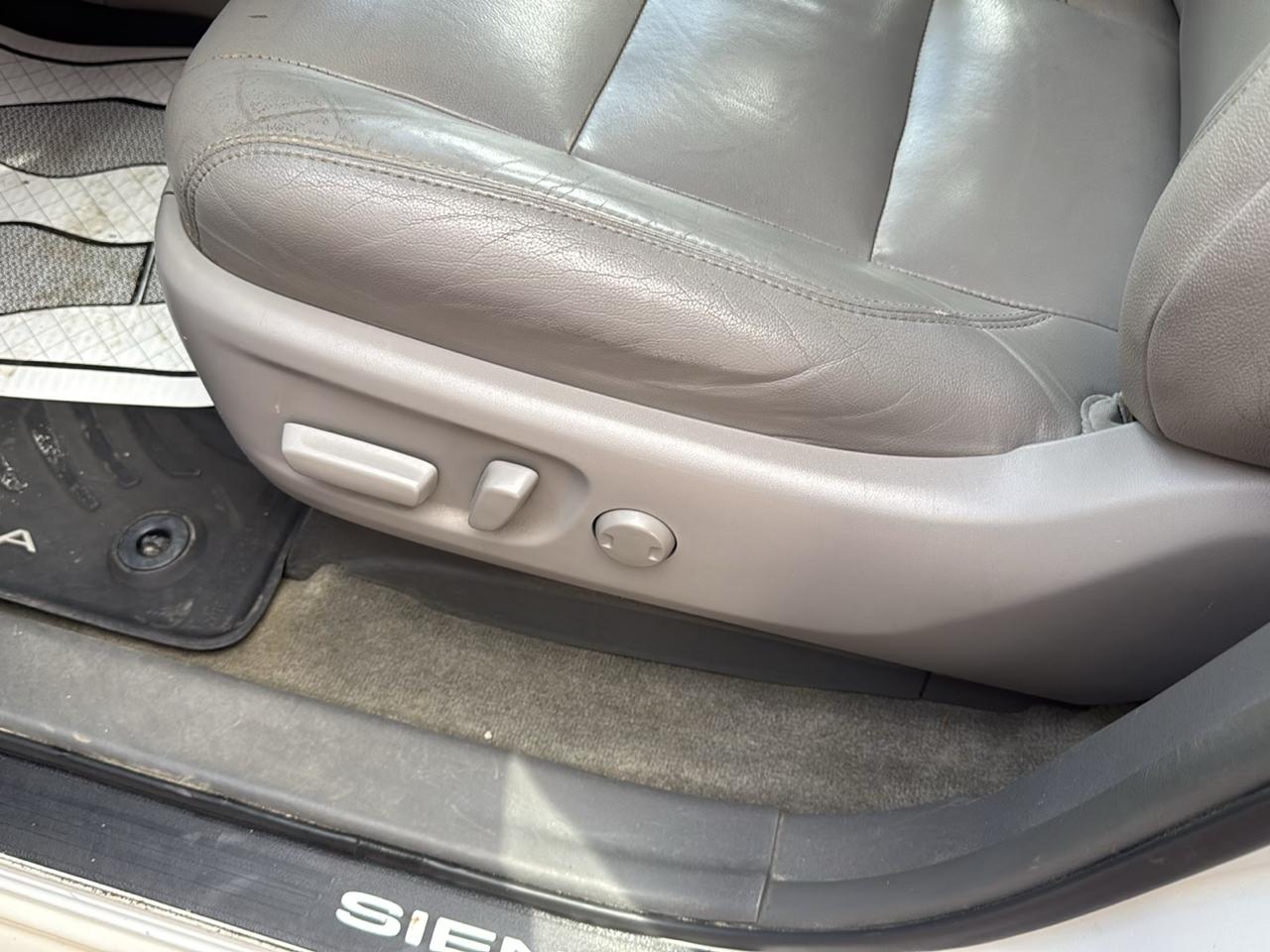 Toyota Sienna XLE 7-Passenger AWD 2017