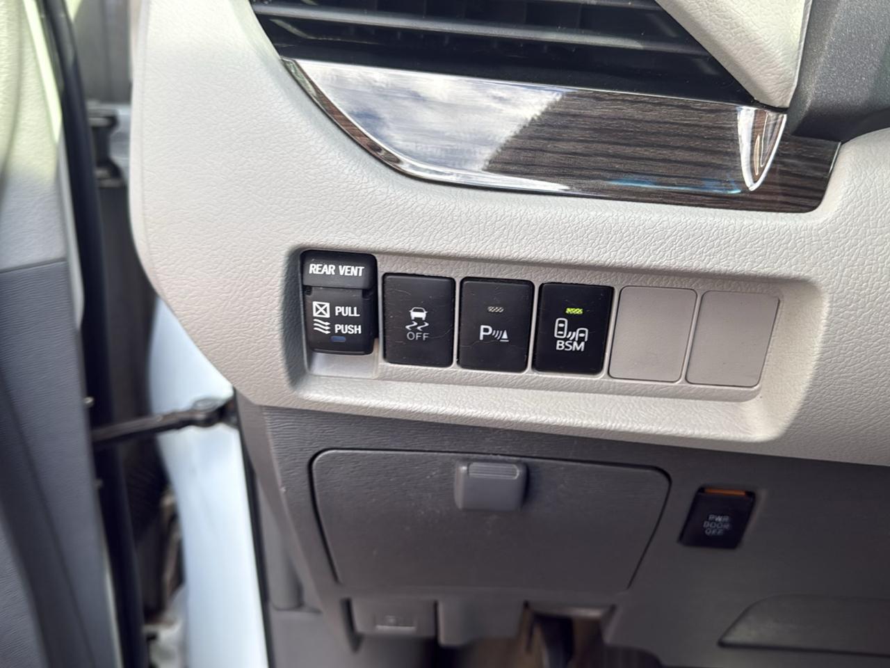 Toyota Sienna XLE 7-Passenger AWD 2017