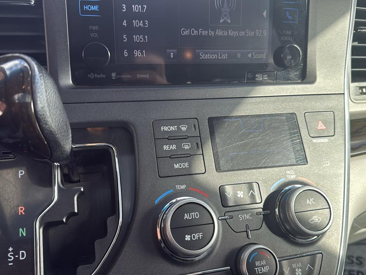 Toyota Sienna XLE 7-Passenger AWD 2017