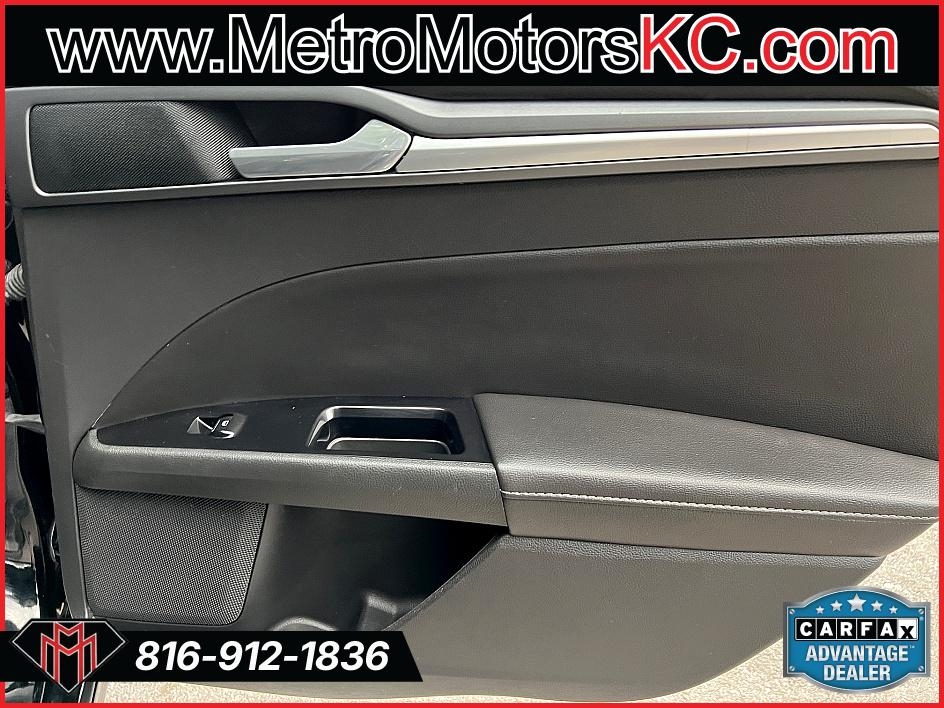 2016 Ford Fusion Titanium photo 21